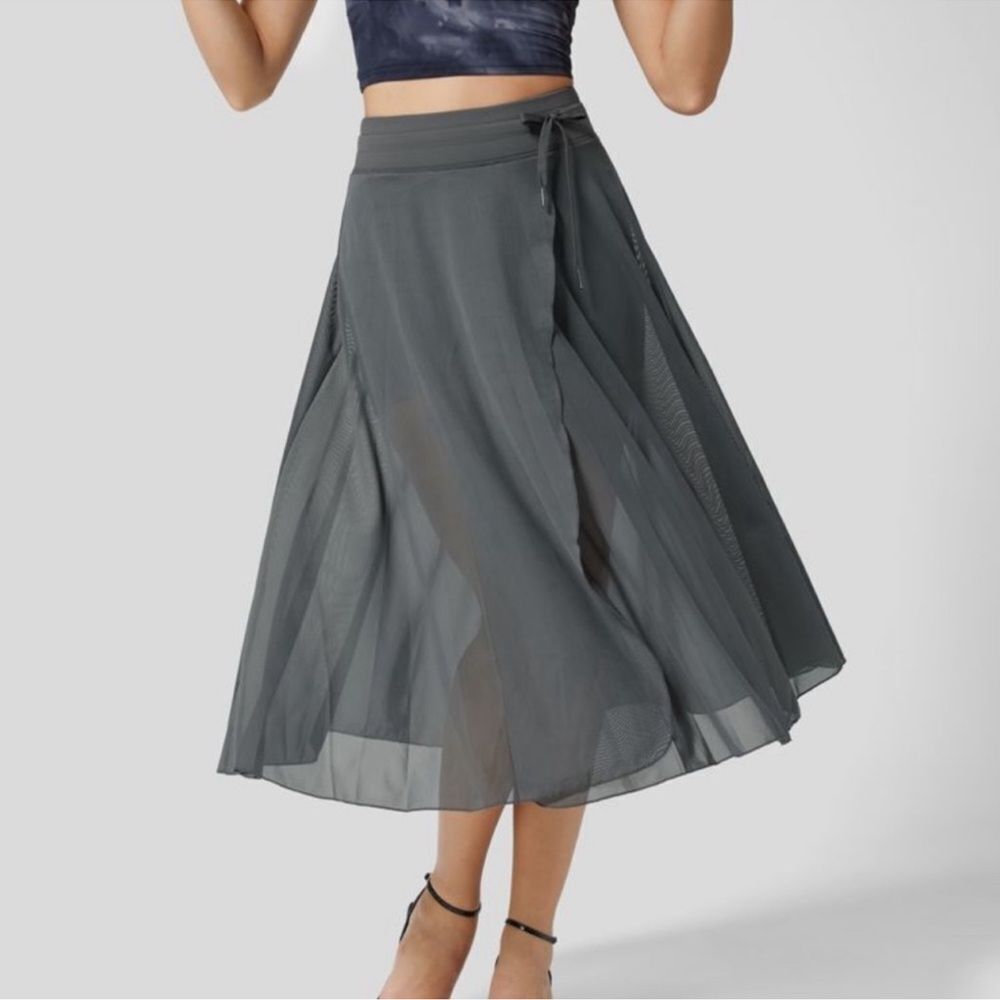 Halara Mesh 2-In-1 Flowy Midi Skirt in Gray NEW Size Large Pull on